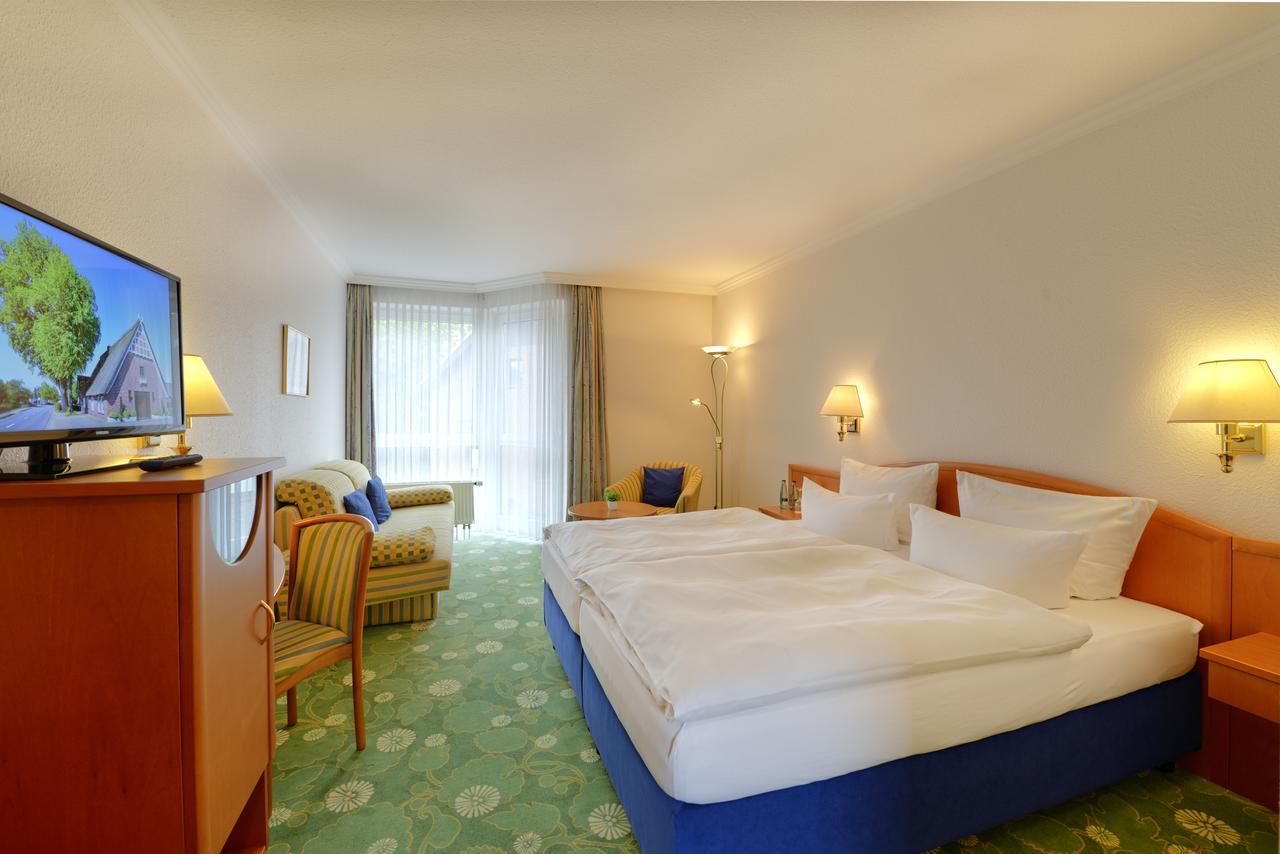 Landhotel Zur Eiche Букстехуде Экстерьер фото