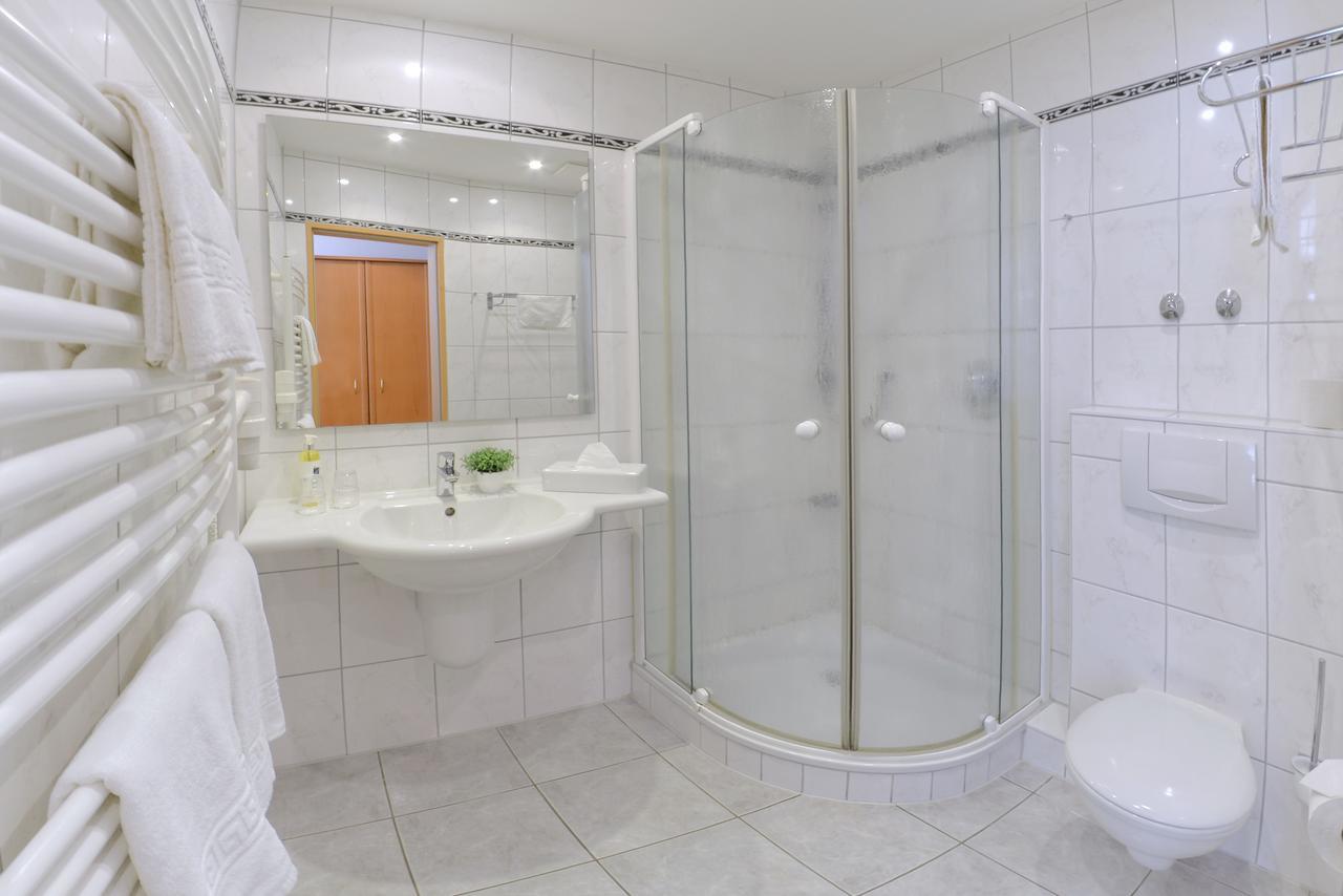 Landhotel Zur Eiche Букстехуде Экстерьер фото