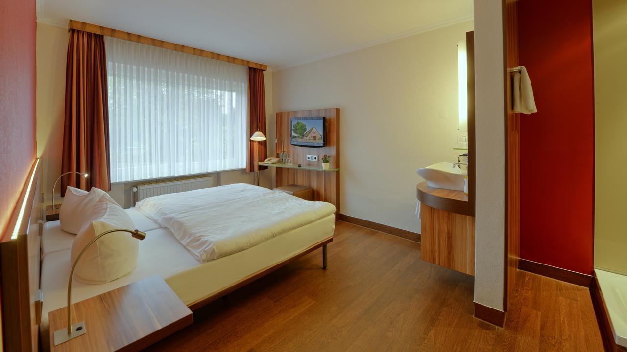 Landhotel Zur Eiche Букстехуде Экстерьер фото